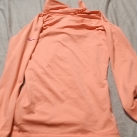 womans medium Nike sweater/shirt - Picture 4 of 4